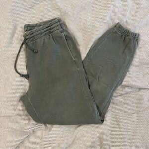 Aritzia TNA Cozy Fleece Boyfriend Sweatpants - washed green size M